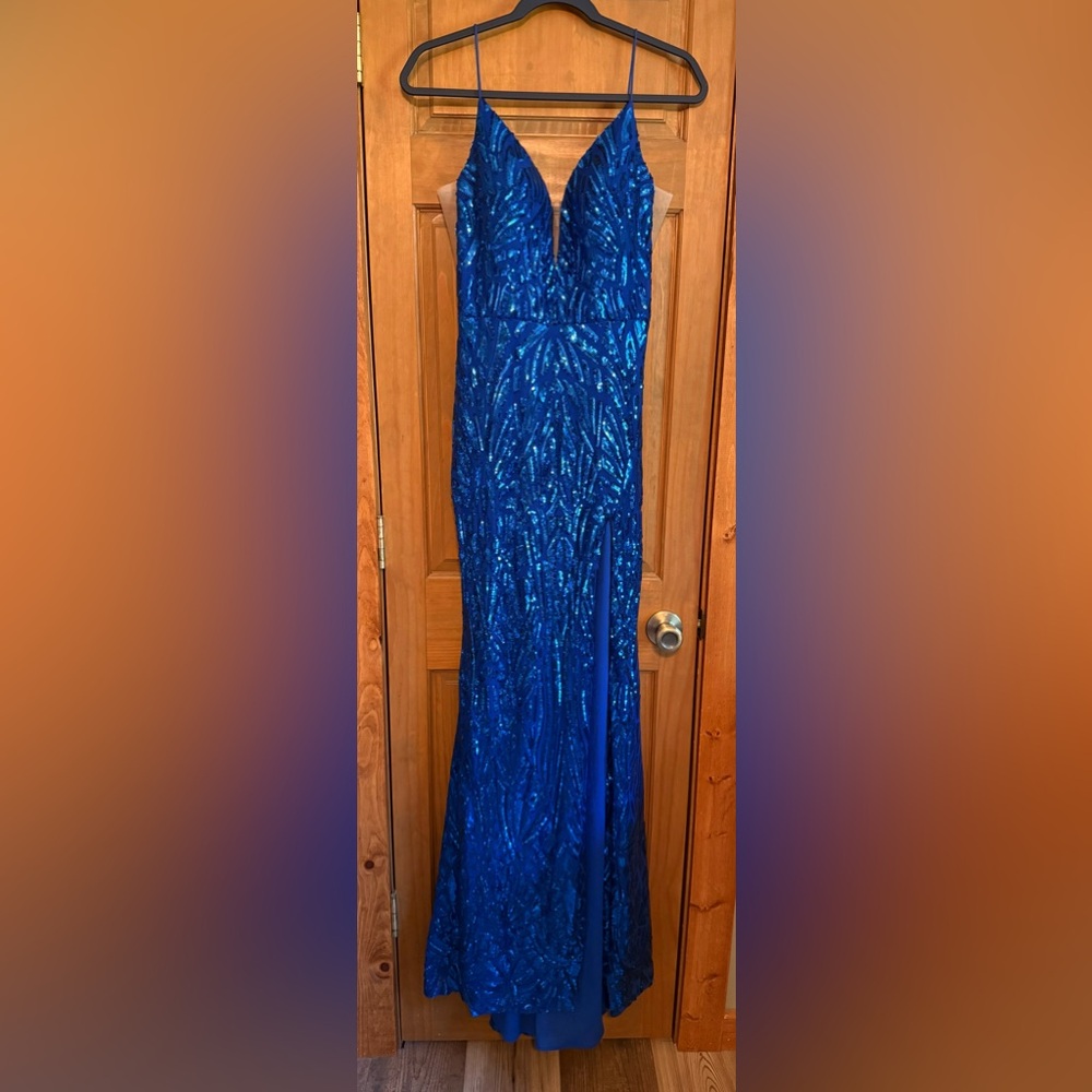 Women’s Amara prom/pagent dress